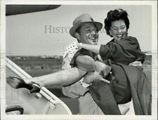1953 Press Photo Cyd Charisse and Tony Martin, celebrate 5th anniversary, NY picture