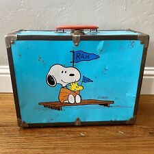 VINTAGE 1960s SNOOPY PEANUTS LUGGAGE METAL SUITCASE ICE SKATE DISTRESSED RARE picture