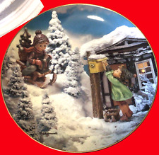 THE DANBURY MINT M I HUMMEL CALENDAR PLATE LIMITED ED DECEMBER HOLIDAY CHEER picture