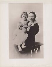 Charlotte Henry - 3 years old with her family (1933) 🎬⭐ Paramount Photo K 323 picture