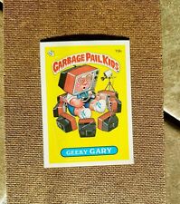 ~1sT SERIES (#10b)~ 1985 TOPPS GARBAGE PAIL KIDS~ GEEKY GARY~ CENTERED MATTE picture