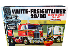 Skill 3 Model Kit White Freightliner SD/DD Truck Tractor 2-in-1 Kit with Display picture