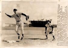 LD289 '56 Wire Photo LESSON FROM OLD MASTER MARTY MARION LUIS APARICIO WHITE SOX picture