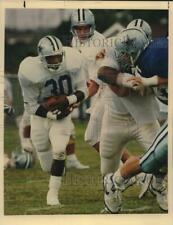 1990 Press Photo Tommie Agee, Dallas Cowboys Football Player at Practice Camp picture