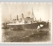 Sharp Stunning VINTAGE 1929 Press Photo STEAMSHIP 'Duchess of Atholl' & Tugs picture