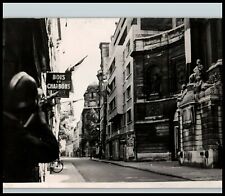 WWII LIBERARION PARIS SOLDIER FIGHTING STREET SCENE 1944 ORIGINAL PHOTO 273 picture