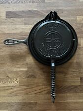 1908 Antique GRISWOLD AMERICAN #8 Cast Iron Waffle Maker 885F 886 975 Low Base picture