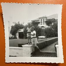 VINTAGE PHOTO tourist in front of Jack Benny’s house California 1950s picture