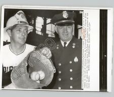 PITTSBURGH PIRATE ELROY FACE w FIRE CHIEF Stephen ADLEY Sports 1963 Press Photo picture