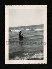 2 WOMEN SWIMMING HUG WAVES SWIMSUITS OCEAN LAKE OLD/VINTAGE PHOTO SNAPSHOT- G153 picture
