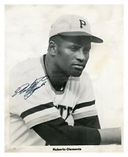 ROBERTO CLEMENTE PITTSBURGH PIRATES BASEBALL PLAYER AUTOGRAPHED 8X10 PHOTO picture