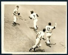 THE CUBAN COMET MINNIE MINOSO RUN DOWN TRAPPED CHICAGO 1953 MLB VTG Photo Y 154 picture
