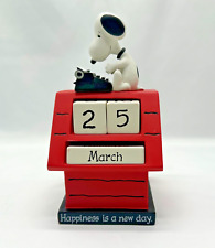 HALLMARK Peanuts Snoopy Perpetual Calendar Figurine 