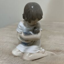 Royal Copenhagen Figurine Girl holding a Baby 1938 Porcelain picture
