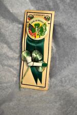 VTG 1950 ST PATRICKS DAY PINBACK ON CARD W COMPOSITION PIPE, THREAD SHAMROCK NOS picture