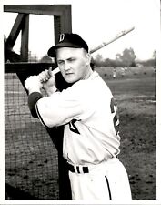 LG17 Original Frank Worth Photo JOE KING Classic Baseball Athlete Old Narrow Bat picture
