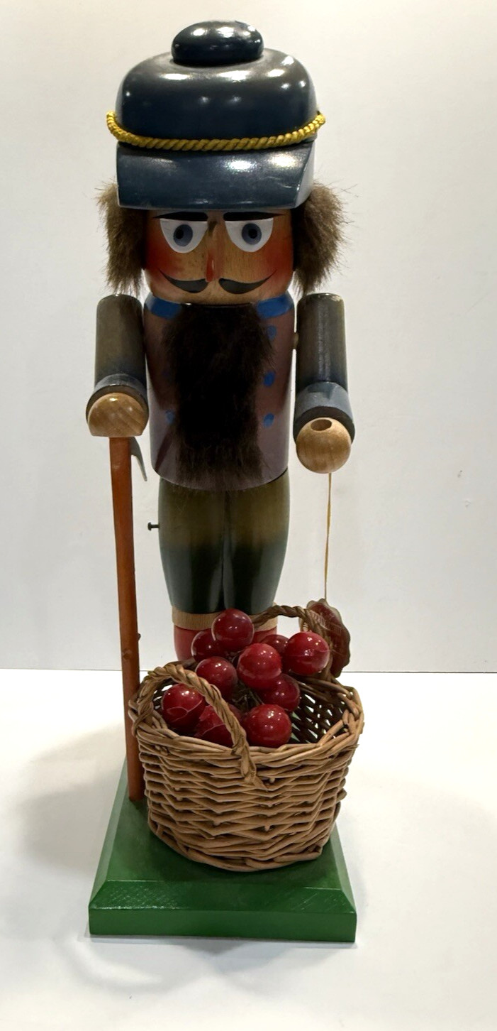 Vintage Steinbach Volkskunst Wooden Farmer Gardener Nutcracker Apple Bushel 14 Vintage Steinbach Volkskunst Wooden Farmer Gardener Nutcracker Apple Bushel 14