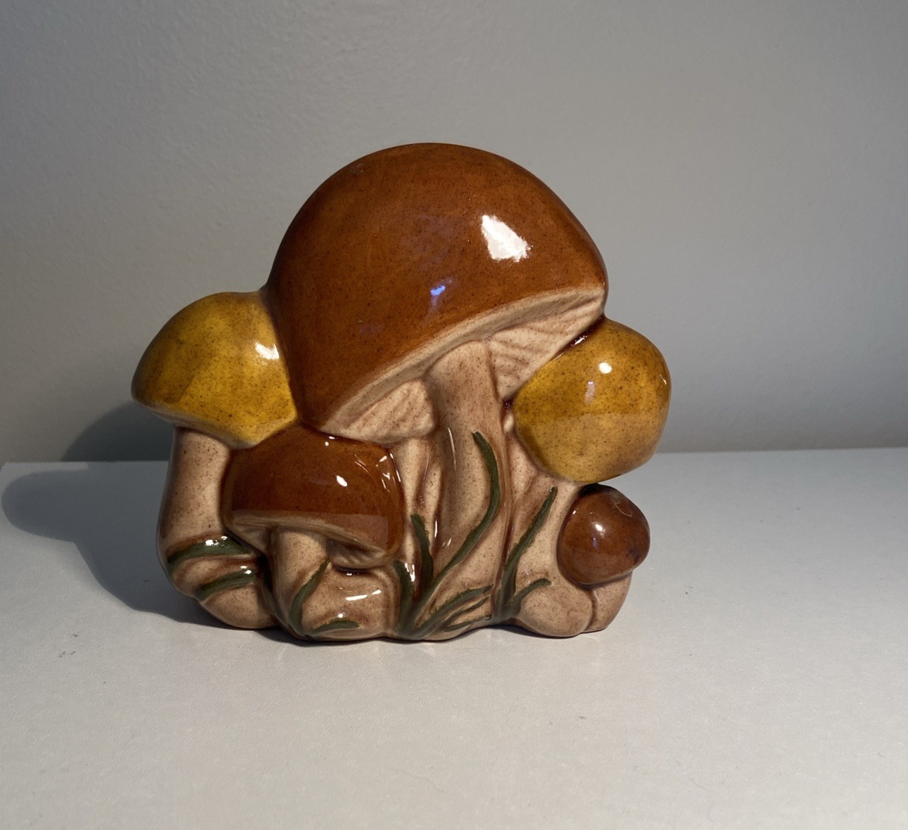 VTG ‘77Retro Pottery Style Ceramic Mushroom Napkin Mail Holder Kitchen Cottage