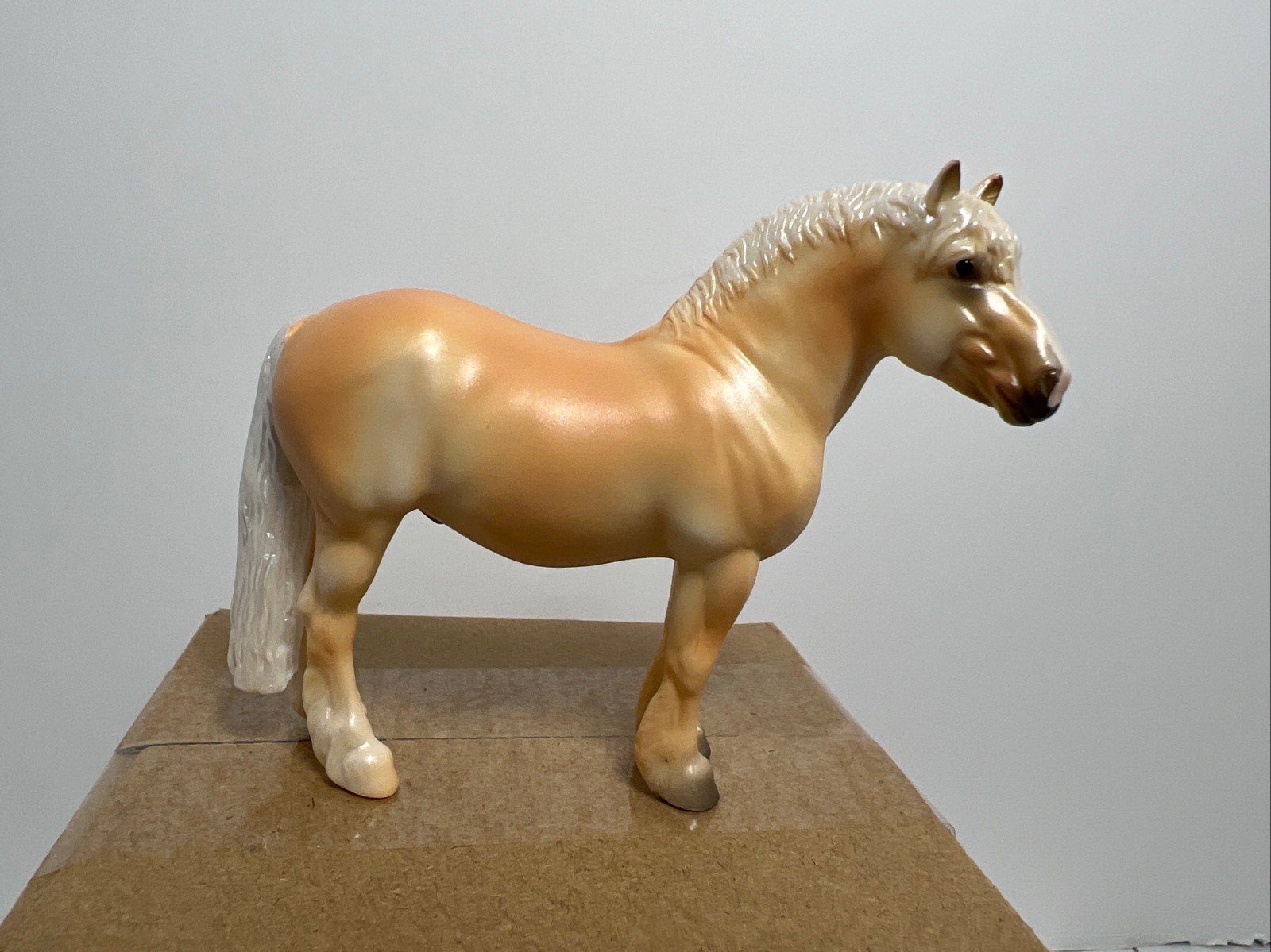 Breyer Stablemates American Cream Draft Deluxe Horse Collection 2025 New Loose Breyer Stablemates American Cream Draft Deluxe Horse Collection 2025 New Loose