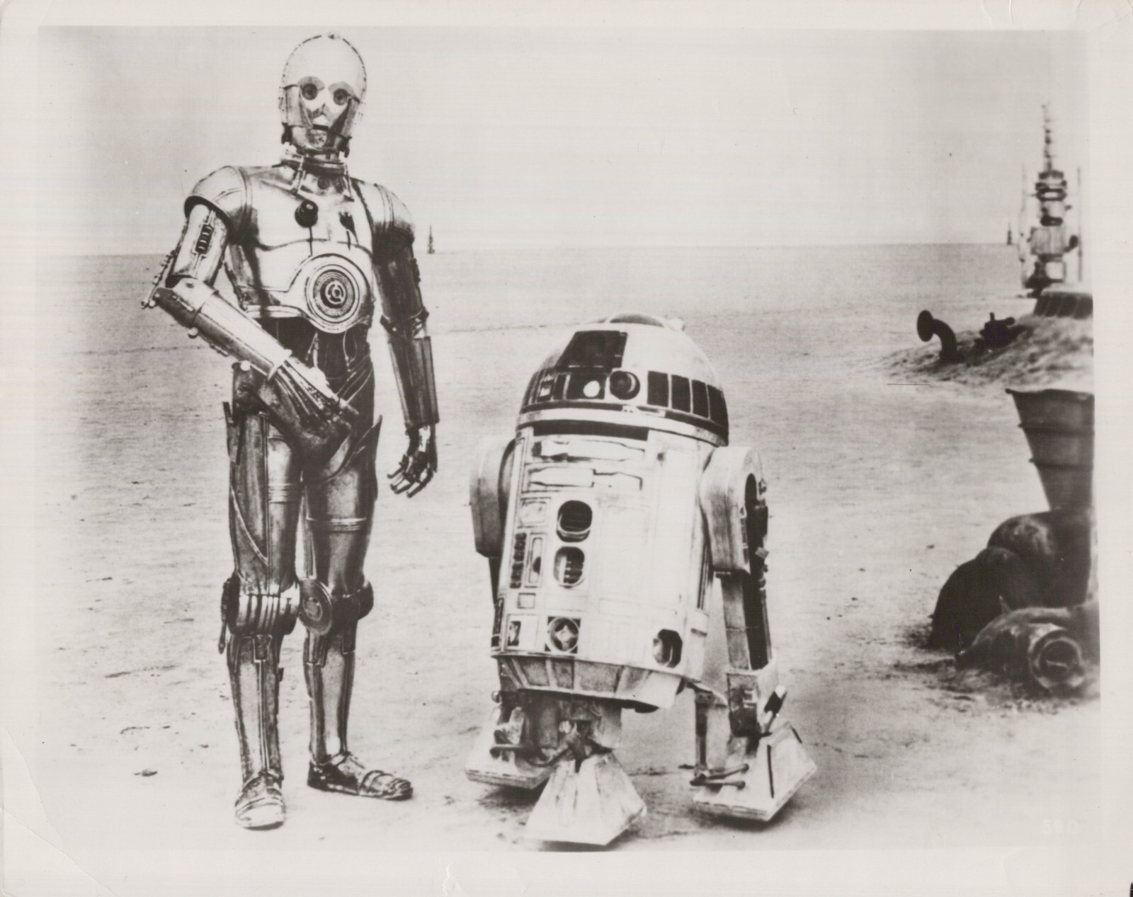 HOLLYWOOD STAR WARS C-3PO R2-D2 PORTRAIT VINTAGE 1977 ORIGINAL Photo 593 HOLLYWOOD STAR WARS C-3PO R2-D2 PORTRAIT VINTAGE 1977 ORIGINAL Photo 593