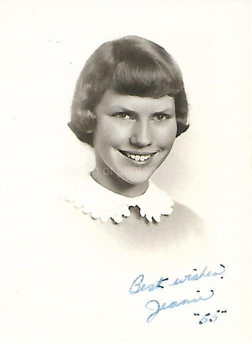 Found Photo bw 1950\'s HIGH SCHOOL GIRL Original Portrait YOUNG WOMAN 15 28 V