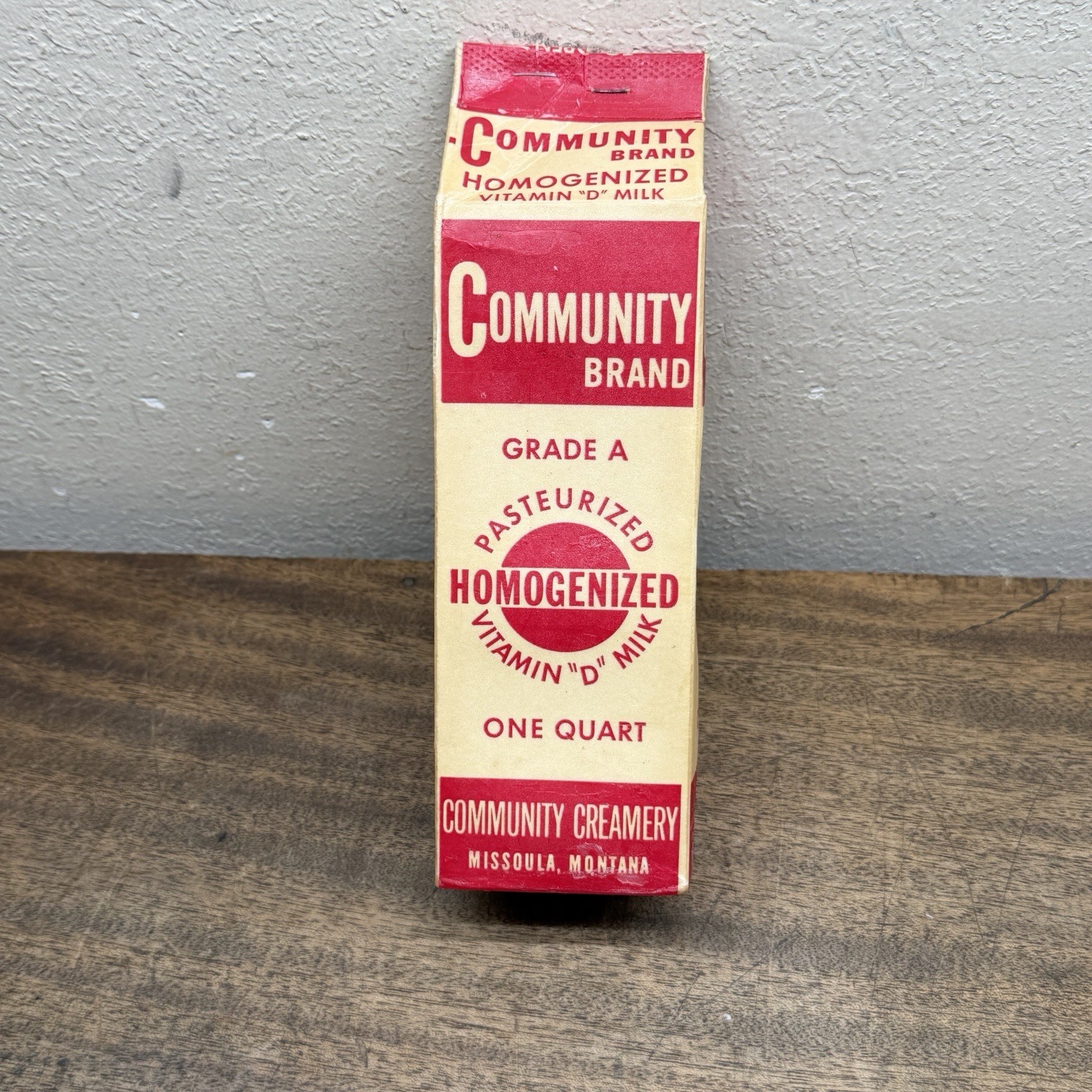 Vintage Missoula, Montana Community Brand Milk Grade A ~ Wax Carton ~ One Quart Vintage Missoula, Montana Community Brand Milk Grade A ~ Wax Carton ~ One Quart