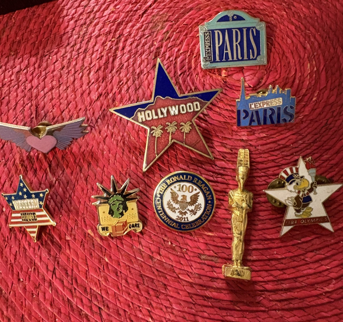 8 VINTAGE SOUVENIR LAPEL PINS LOT ENAMEL PLUS STATUE..ronald reagan,more LOOK 8 VINTAGE SOUVENIR LAPEL PINS LOT ENAMEL PLUS STATUE..ronald reagan,more LOOK