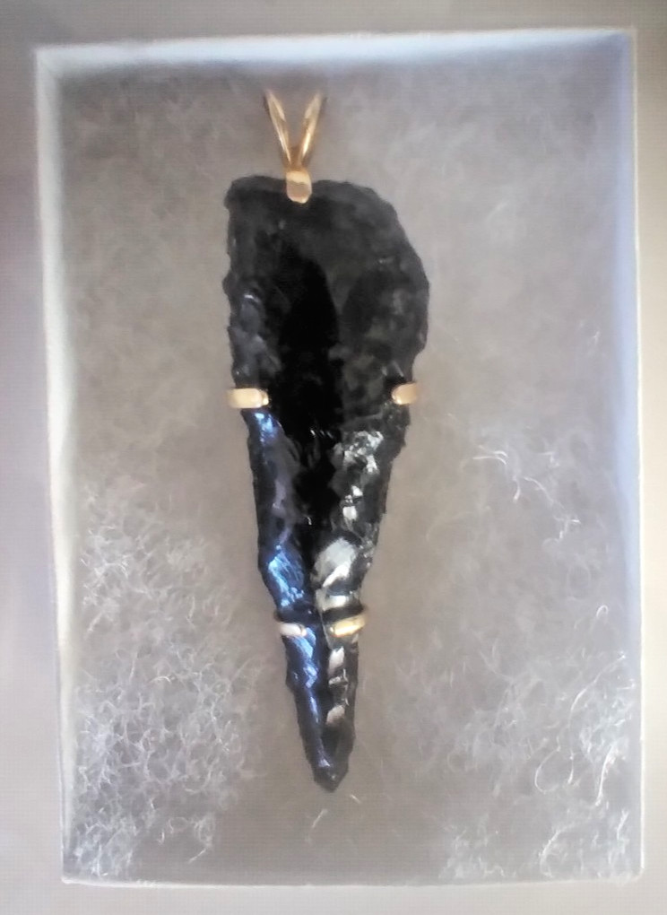Vintage Native American Arrow, obsidian 3Dimensional Carved Arrowhead Tie Tack Vintage Native American Arrow, obsidian 3Dimensional Carved Arrowhead Tie Tack