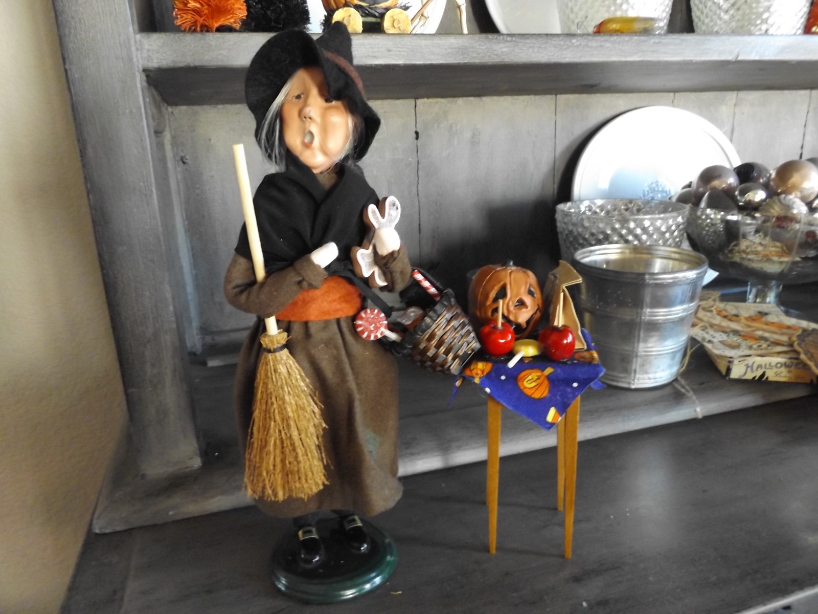 Byers Choice Halloween Which w/Side Table Byers Choice Halloween Which w/Side Table