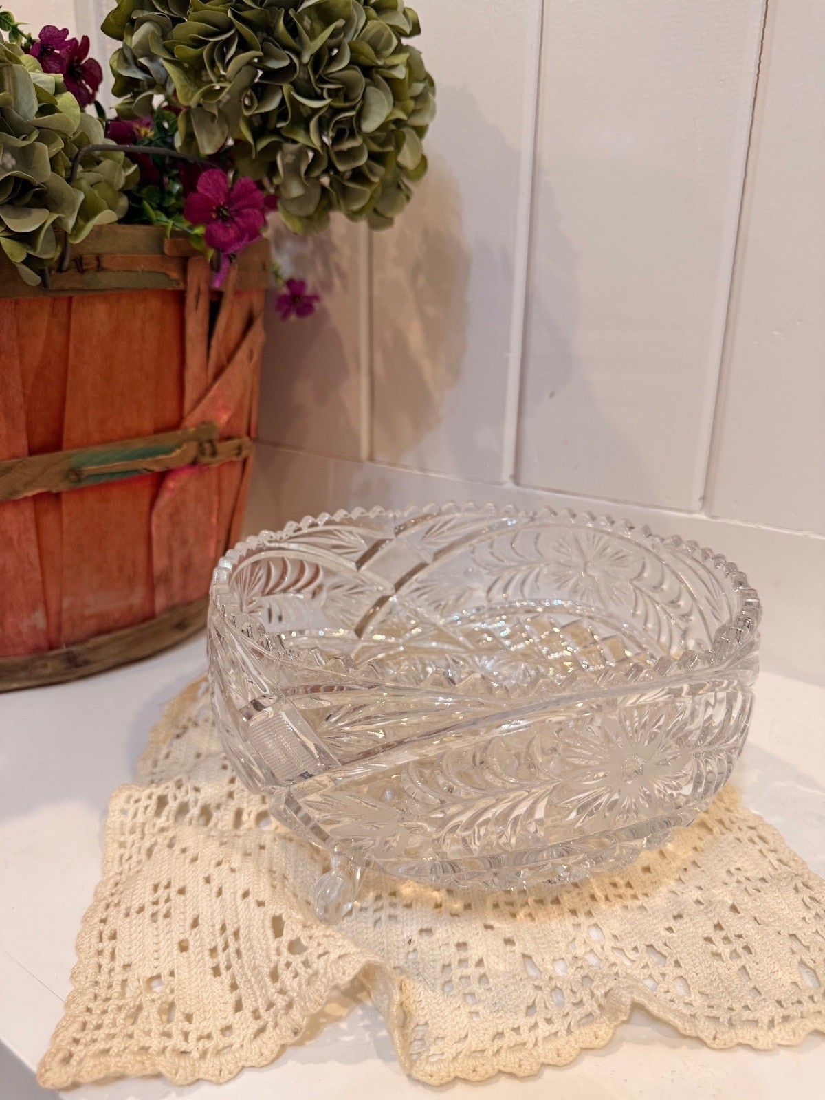 Vintage Crystal 3-Footed Bowl 8\ Vintage Crystal 3-Footed Bowl 8\
