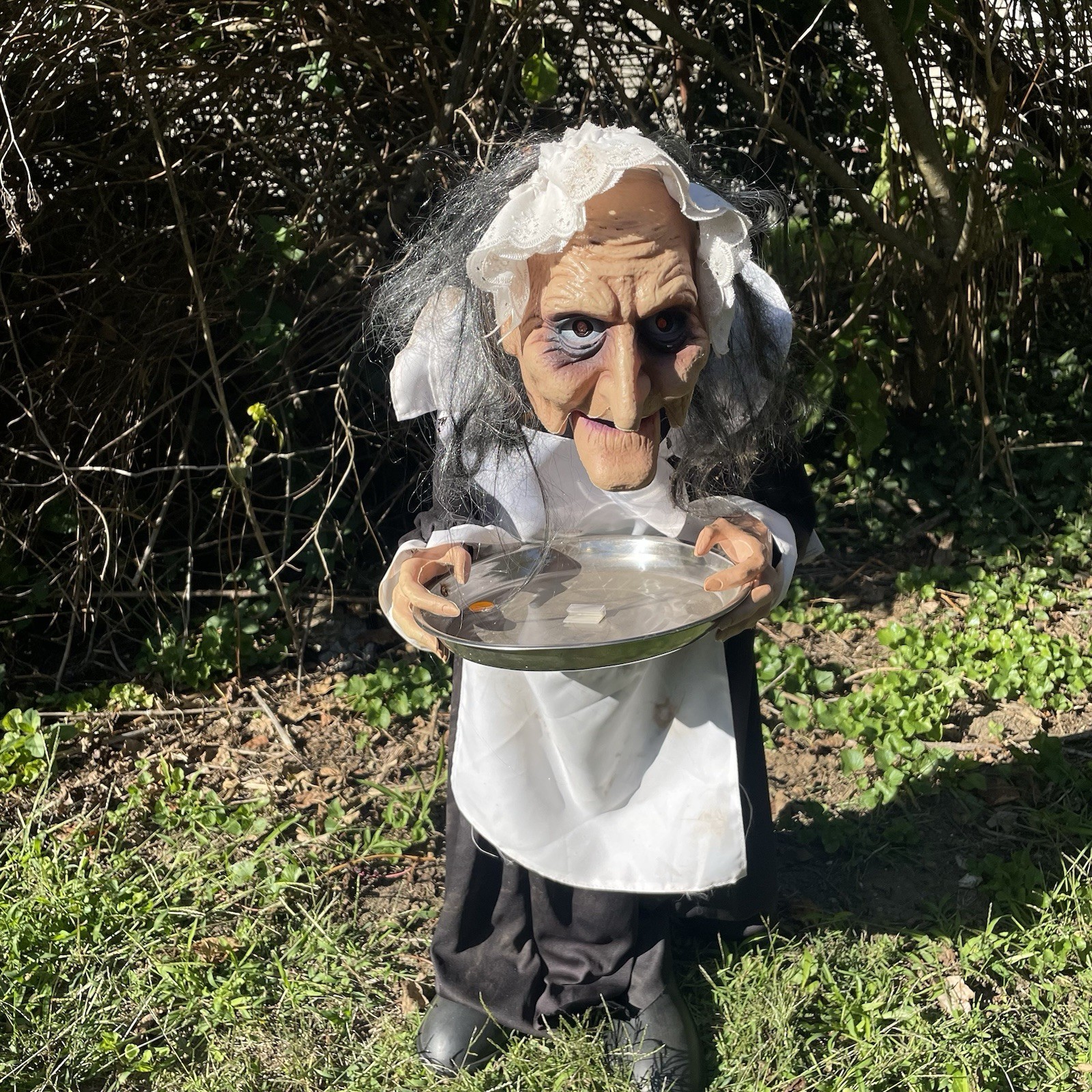 Halloween Creepy Old Women Maid Servant Prop Statue 34” Scary Decor Holding Tray Halloween Creepy Old Women Maid Servant Prop Statue 34” Scary Decor Holding Tray
