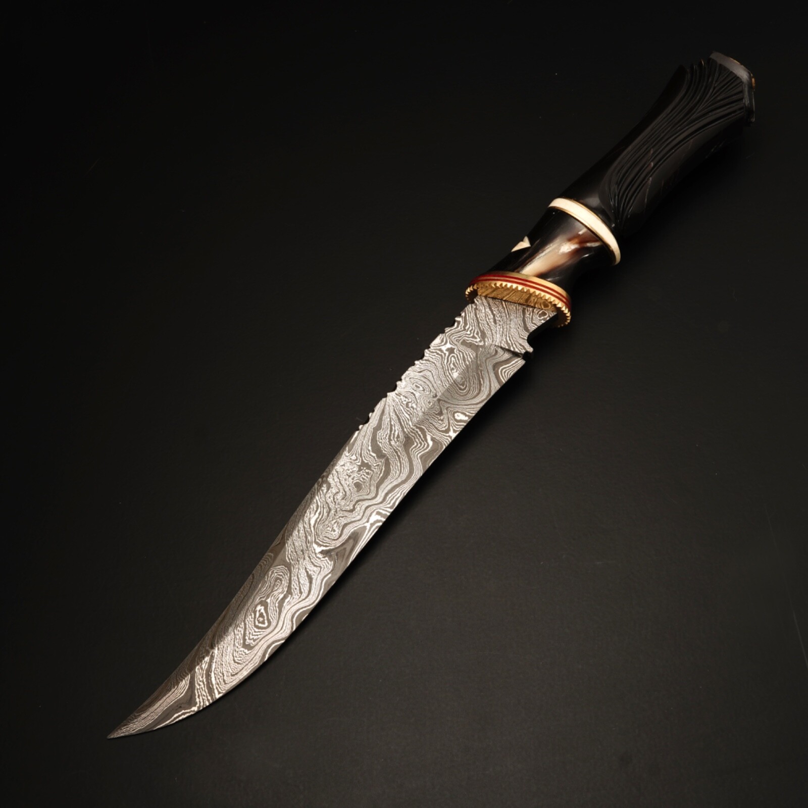 A BEAUTIFUL CUSTOM HANDMADE 13 INCHES LONG IN DAMASCUS STEEL HUNTING WILD DAGGER