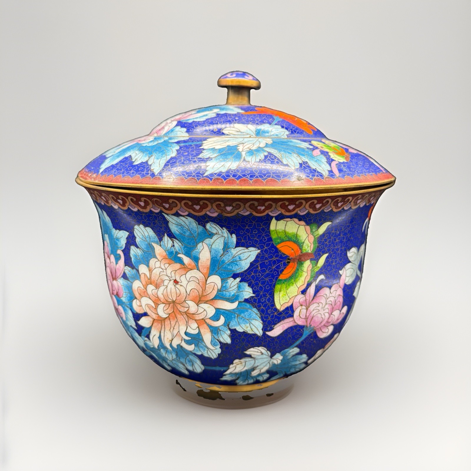 Vintage Chinese Cloisonné Lidded Enamel Floral Urn Jar Grandmillennial Style Vintage Chinese Cloisonné Lidded Enamel Floral Urn Jar Grandmillennial Style