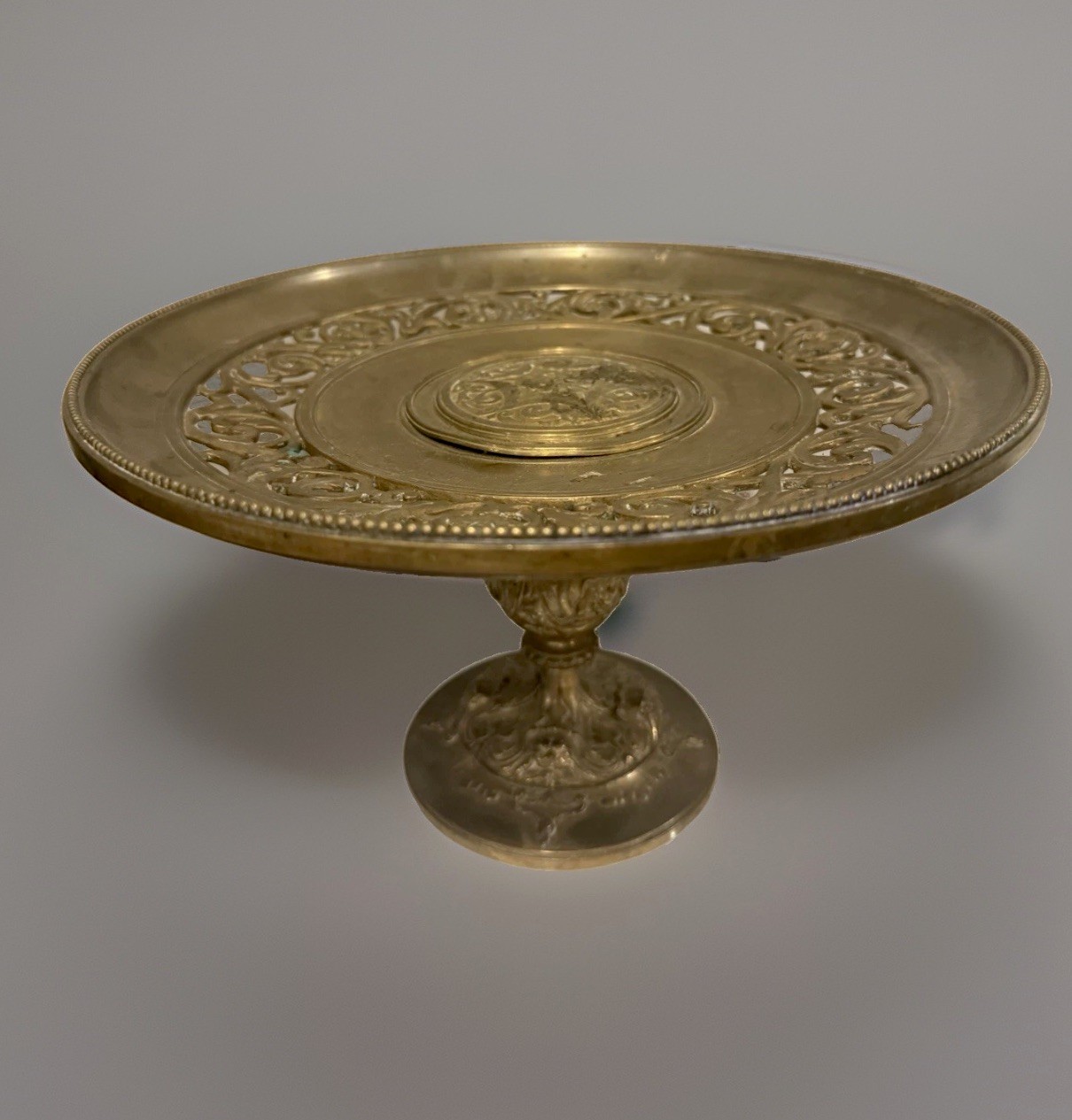 ANTIQUE 1890s FRENCH SOLID BRASS ROCOCO PEDESTAL TRAY TAZZA CENTER PIECE (14C) ANTIQUE 1890s FRENCH SOLID BRASS ROCOCO PEDESTAL TRAY TAZZA CENTER PIECE (14C)