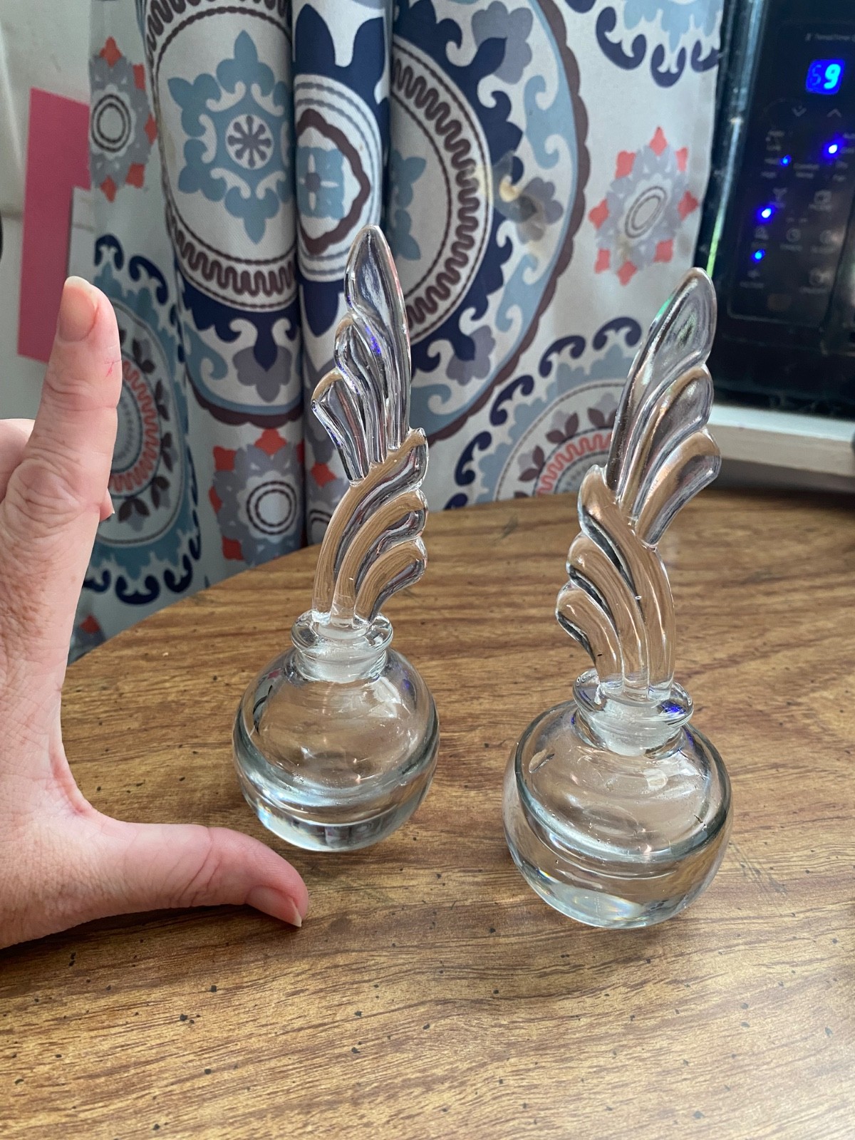 Pair Vtg Art Deco Glass Perfume Bottles Wing Feather Stopper Vanity Set Clear MC Pair Vtg Art Deco Glass Perfume Bottles Wing Feather Stopper Vanity Set Clear MC