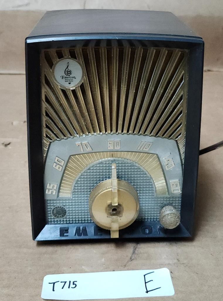 EMERSON MODEL 713 SUNBURST VACUUM TUBE TABLE RADIO  T715 E