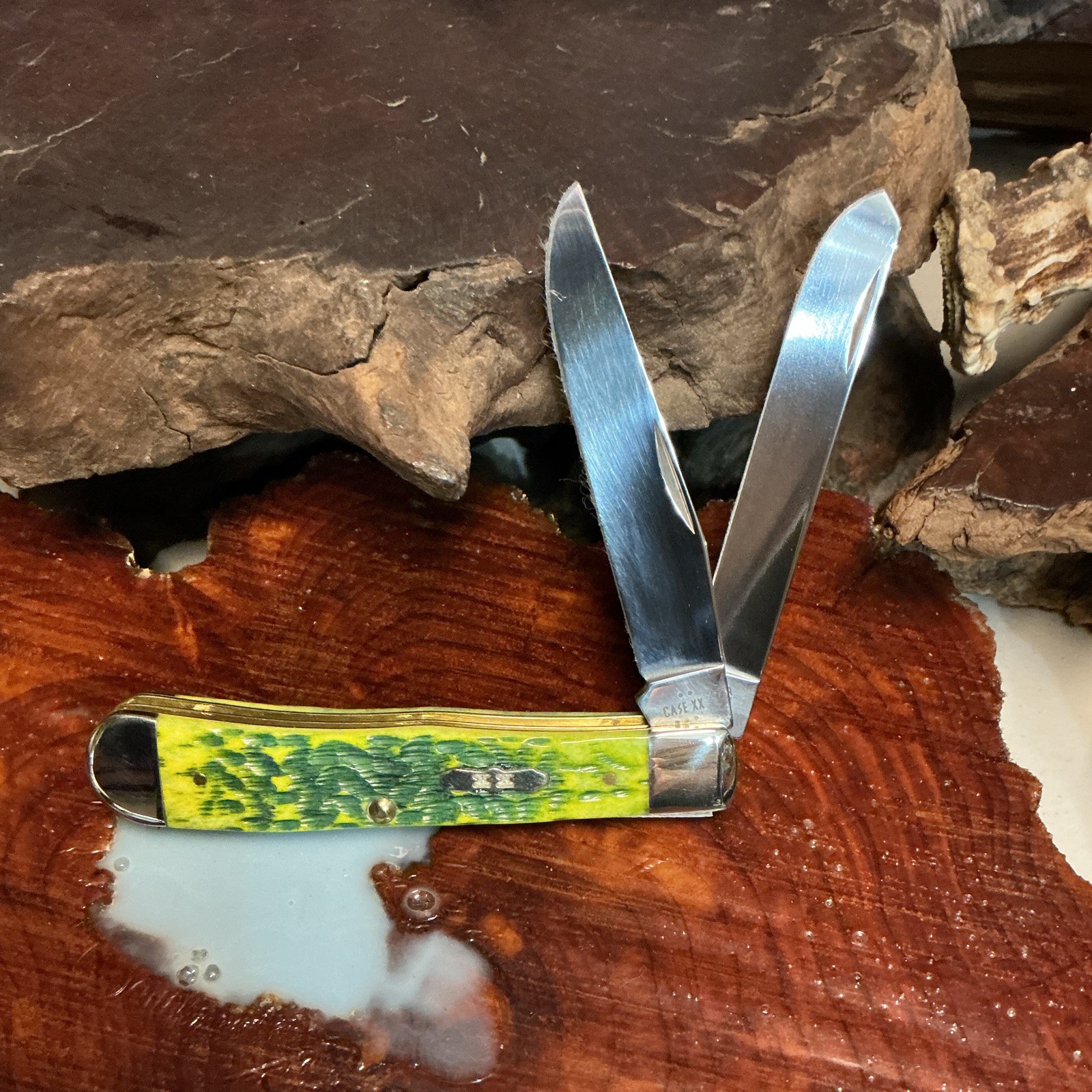 Case XX Green Apple Bone Peach Seed Jig Trapper (27860) Pocketknife Case XX Green Apple Bone Peach Seed Jig Trapper (27860) Pocketknife
