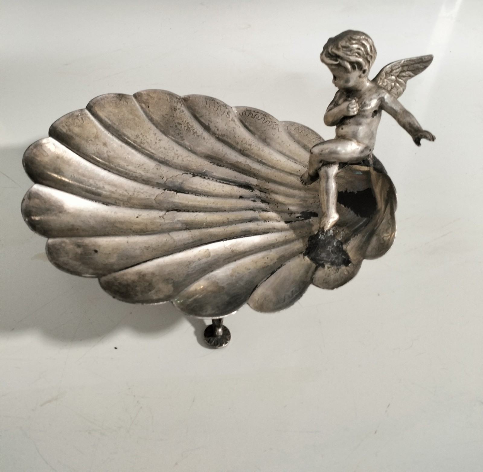 Antique MERIDEN B COMPANY Silver Plate Figural Cherub Scalloped Shell Shape Bowl Antique MERIDEN B COMPANY Silver Plate Figural Cherub Scalloped Shell Shape Bowl