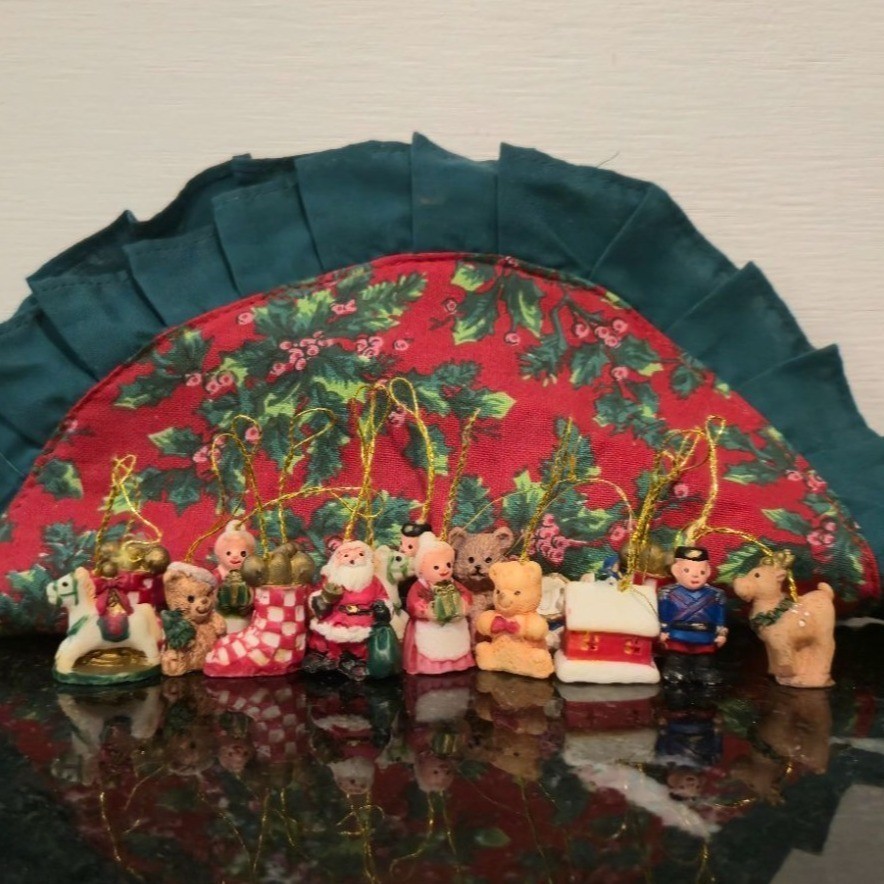 Mini Vintage Christmas Ornaments & Tree Skirt Set 1980s Holiday Miniatures Sant Mini Vintage Christmas Ornaments & Tree Skirt Set 1980s Holiday Miniatures Sant