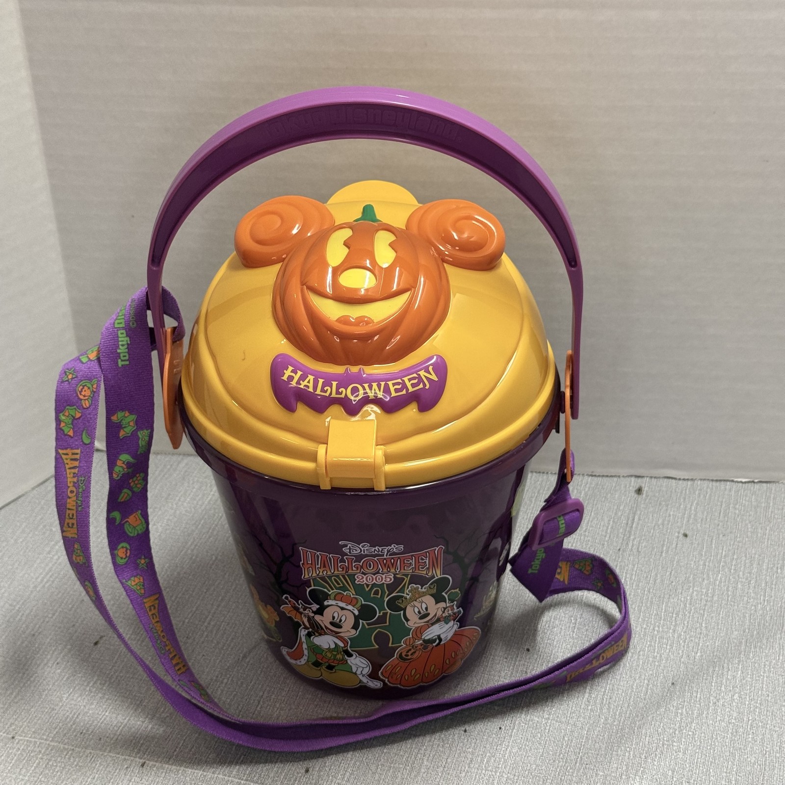 Tokyo Disneyland Halloween 2005 Popcorn Bucket Mickey Pumpkin Lid Strap Disney Tokyo Disneyland Halloween 2005 Popcorn Bucket Mickey Pumpkin Lid Strap Disney