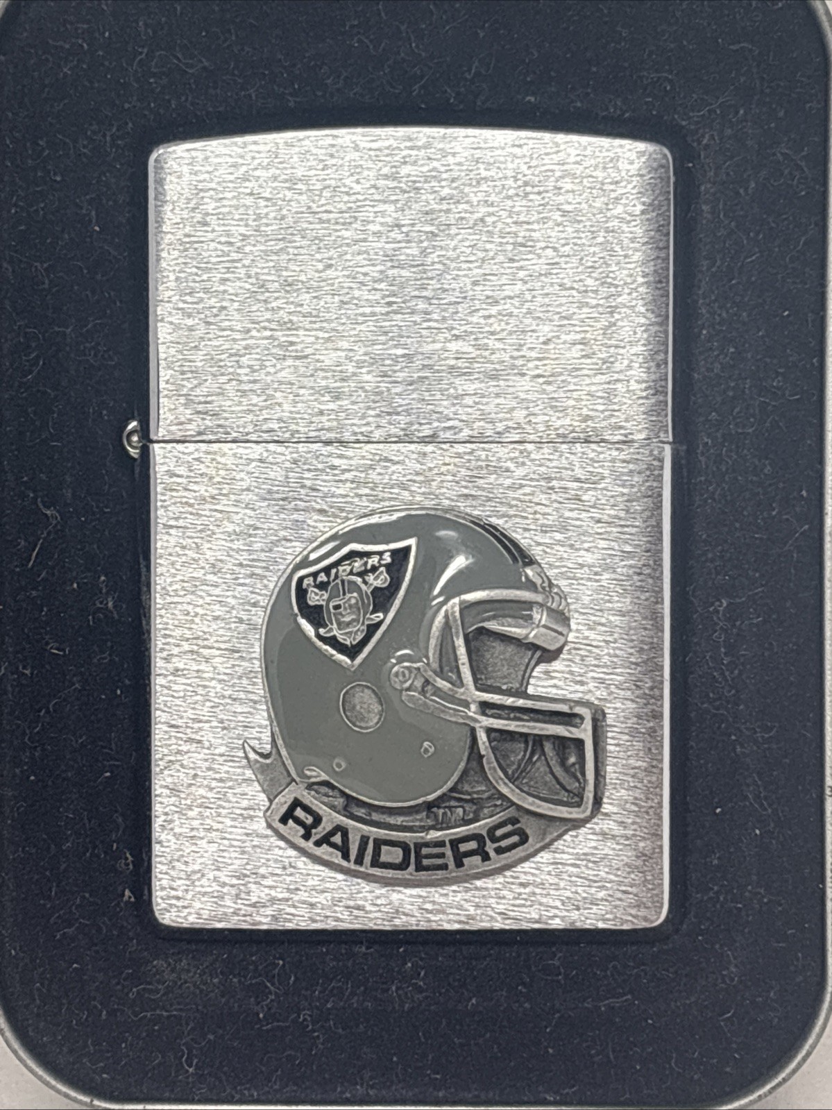 Vintage 1997 Zippo NFL 3D Helmet Oakland Raiders Unfired New Vintage 1997 Zippo NFL 3D Helmet Oakland Raiders Unfired New