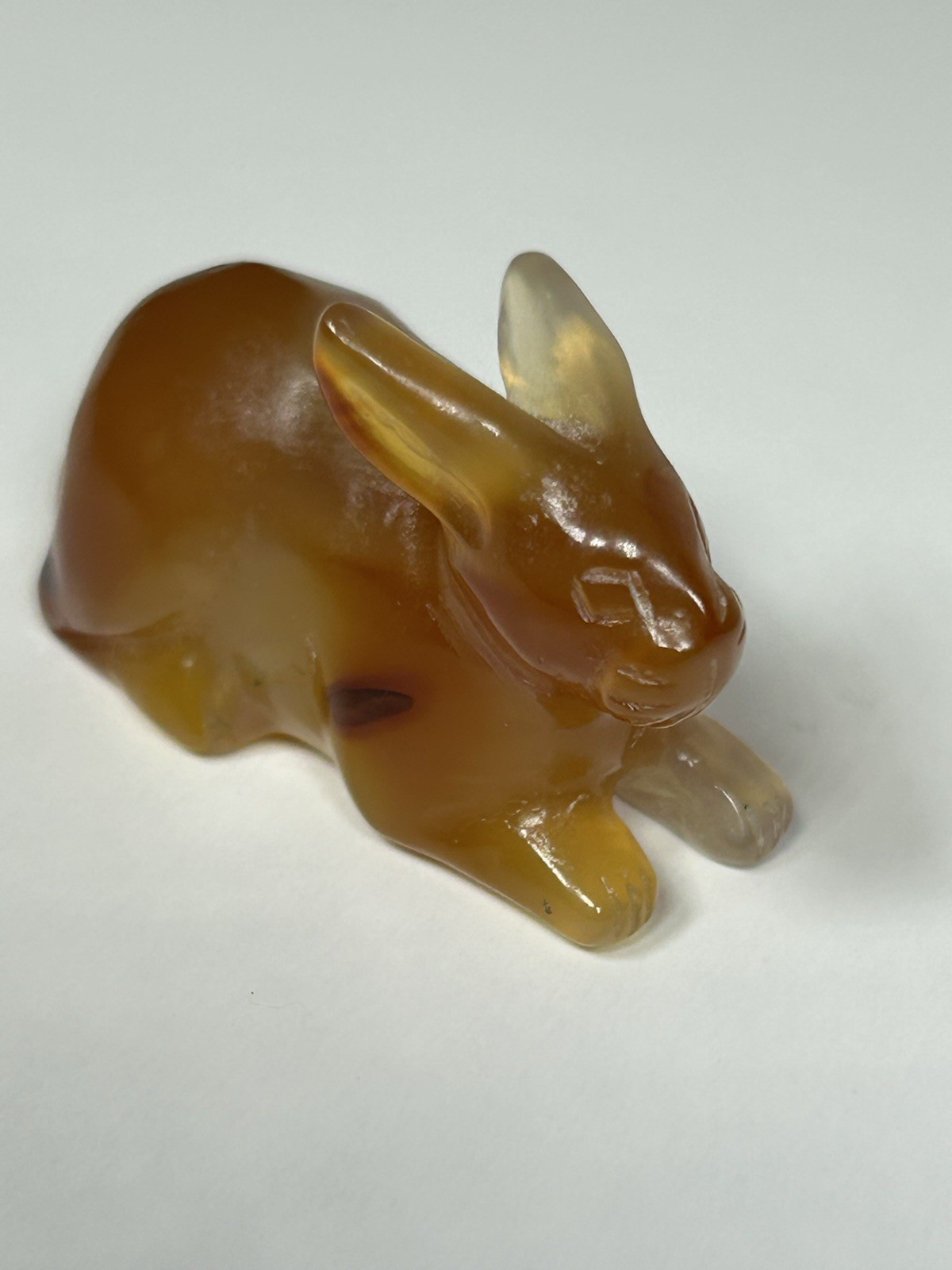 Antique-Style Hand-Carved Carnelian Agate Rabbit Figurine Antique-Style Hand-Carved Carnelian Agate Rabbit Figurine