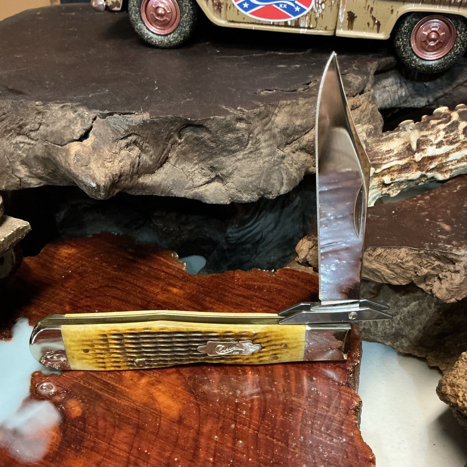 Case XX Antique Bone Rogers Corn Cob Jig Cheetah (52836) Case XX Antique Bone Rogers Corn Cob Jig Cheetah (52836)
