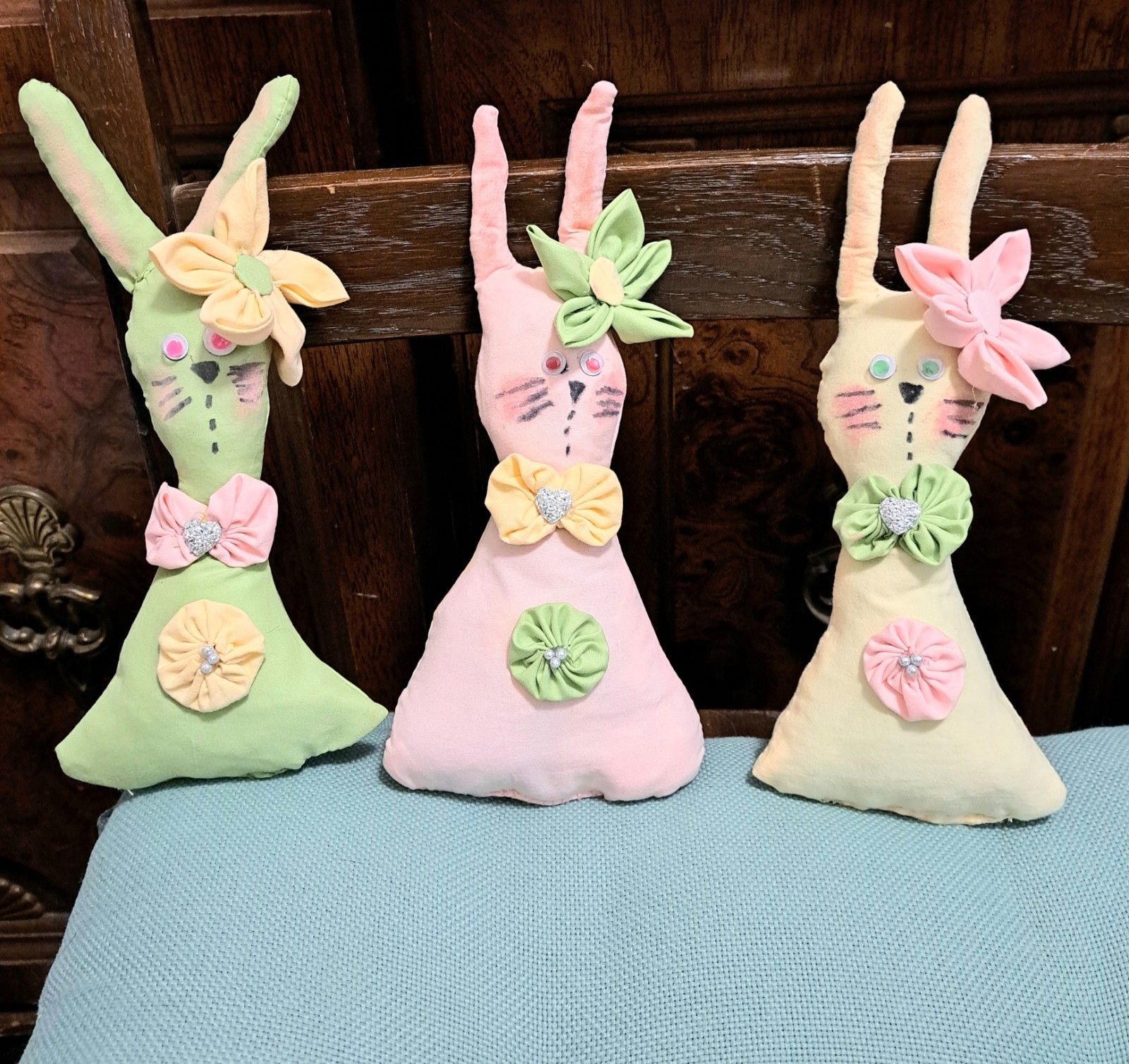 3 Cute Easter Bunnies 10
