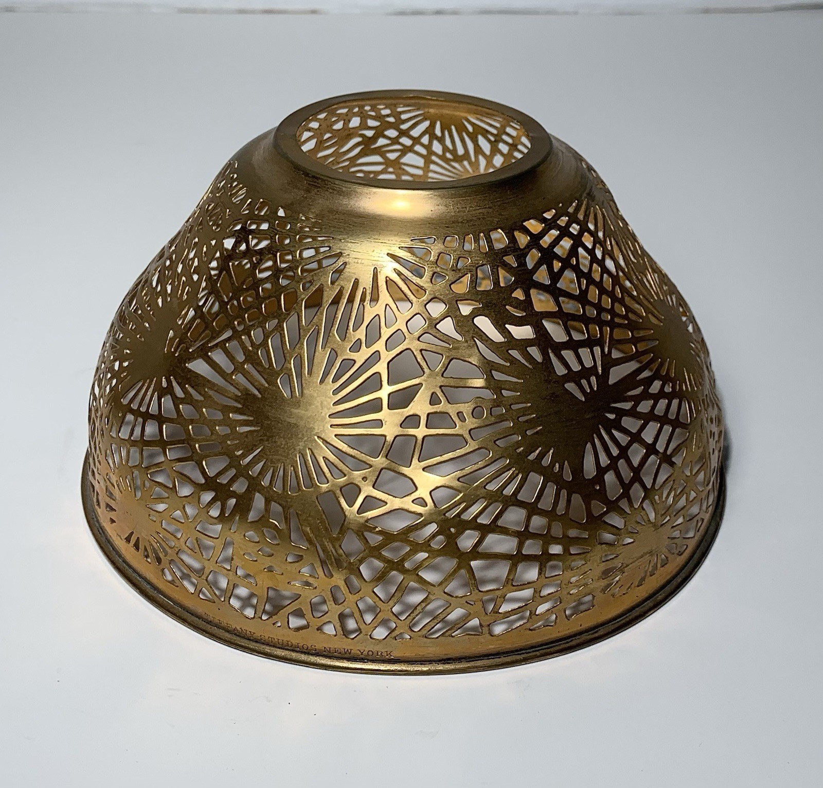 TIFFANY STUDIOS NEW YORK GOLD DORE METAL PINE NEEDLE LAMP SHADE TIFFANY STUDIOS NEW YORK GOLD DORE METAL PINE NEEDLE LAMP SHADE