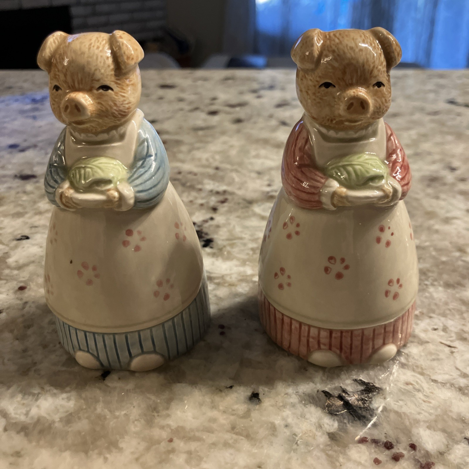 Otigari Pig Salt and Pepper Shakers Made in Japan Otigari Pig Salt and Pepper Shakers Made in Japan