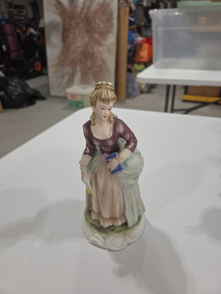 Vintage Lladro-Style Porcelain Figurine of a Woman with Books 8