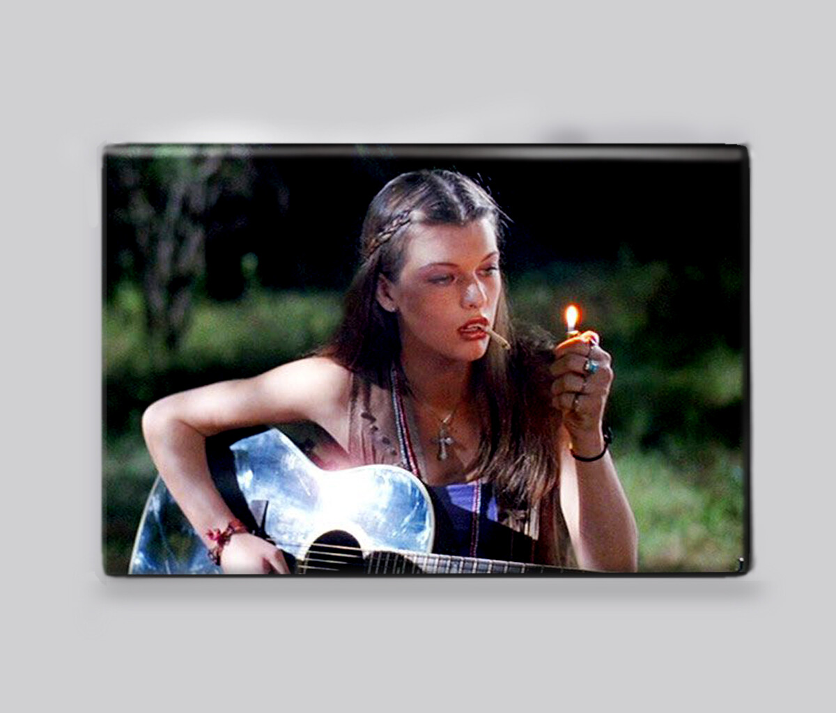 DAZED AND CONFUSED / MILLA JOVOVICH - 2