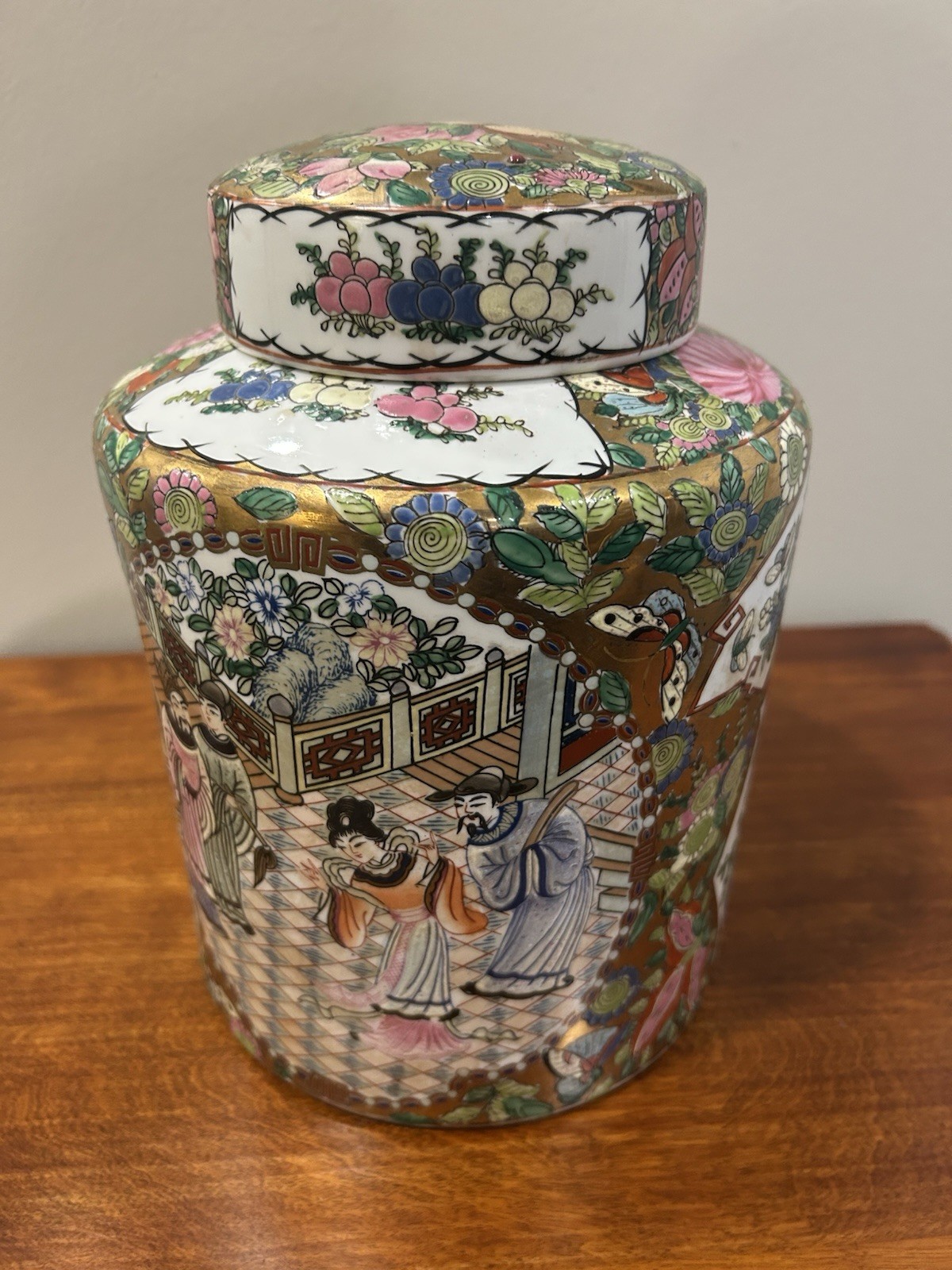 Vintage Chinese Famille Rose Medallion Porcelain Ginger Jar with Lid 9.5” Vintage Chinese Famille Rose Medallion Porcelain Ginger Jar with Lid 9.5”