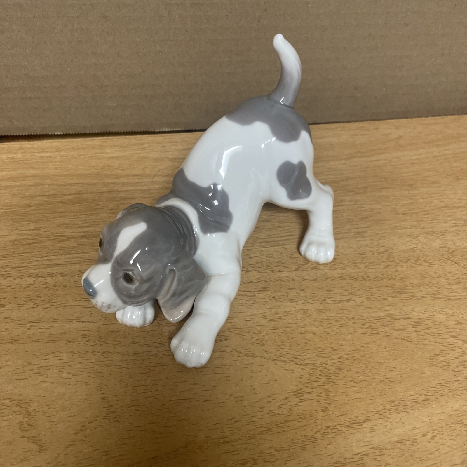 Lladro #1070 Playful Puppy Beagle Dog, Porcelain Figurine 4.25” x 6” 